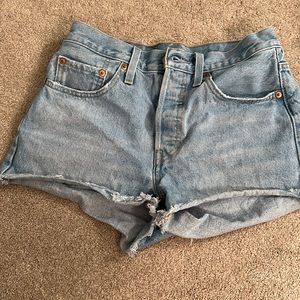 Size 26 Levi shorts
